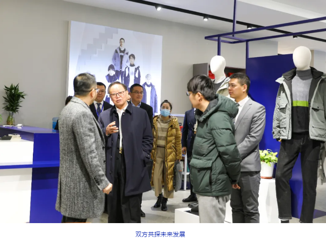 徐董一行参观考察江苏阿仕顿服饰 文化用品